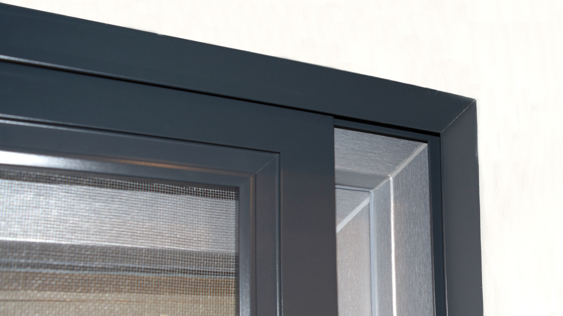 Detail posuvné sítě proti hmyzu