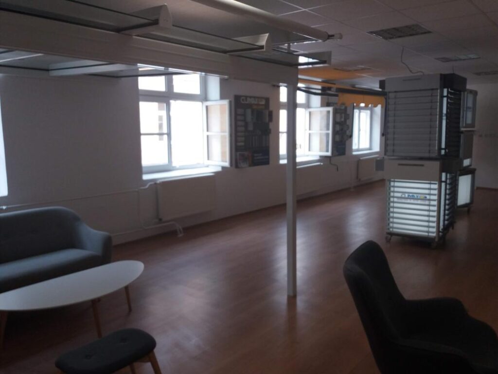 1604917605_orig_1550747853_20180530_100405-1-1